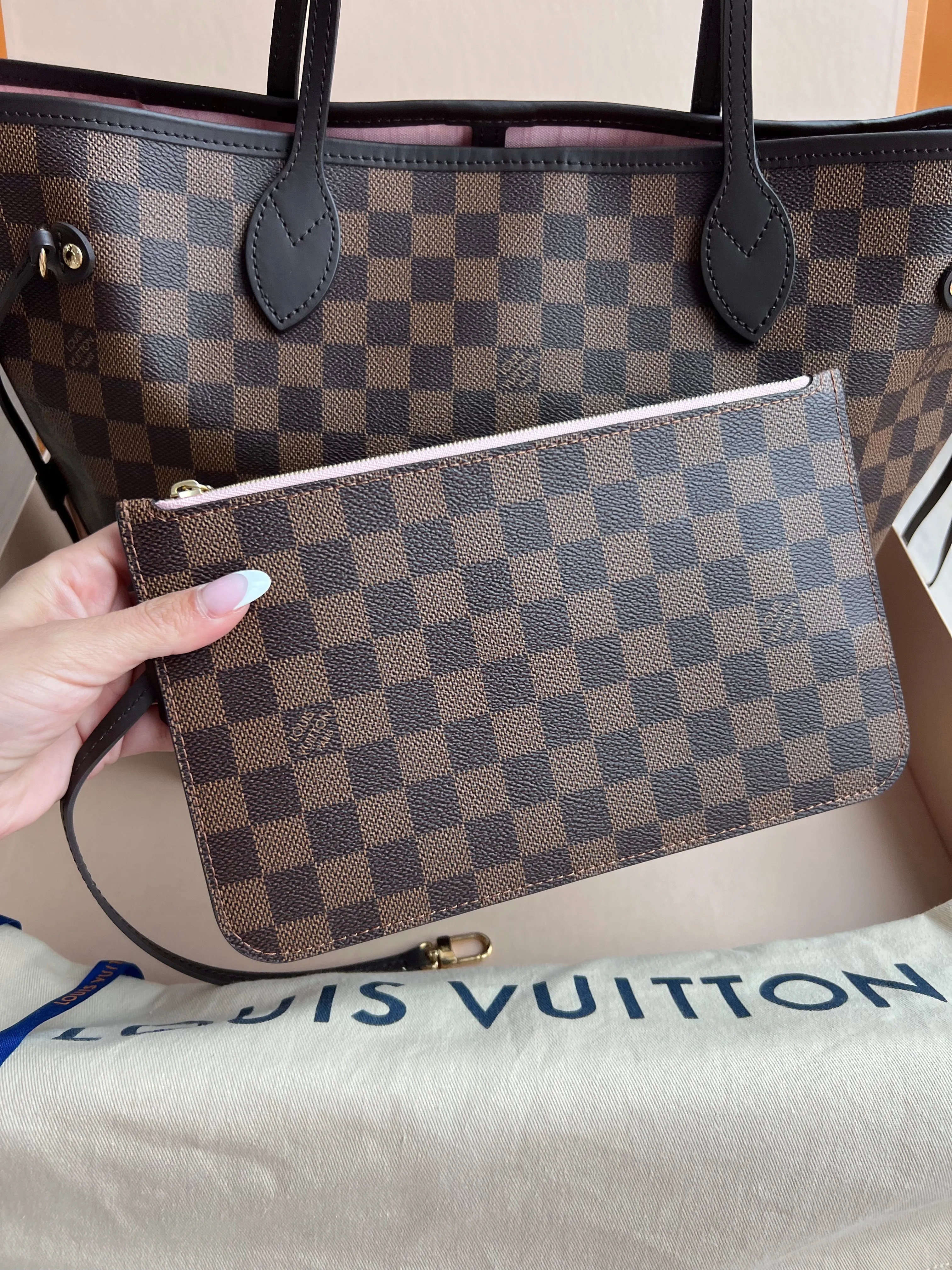 Louis Vuitton Neverfull Bag