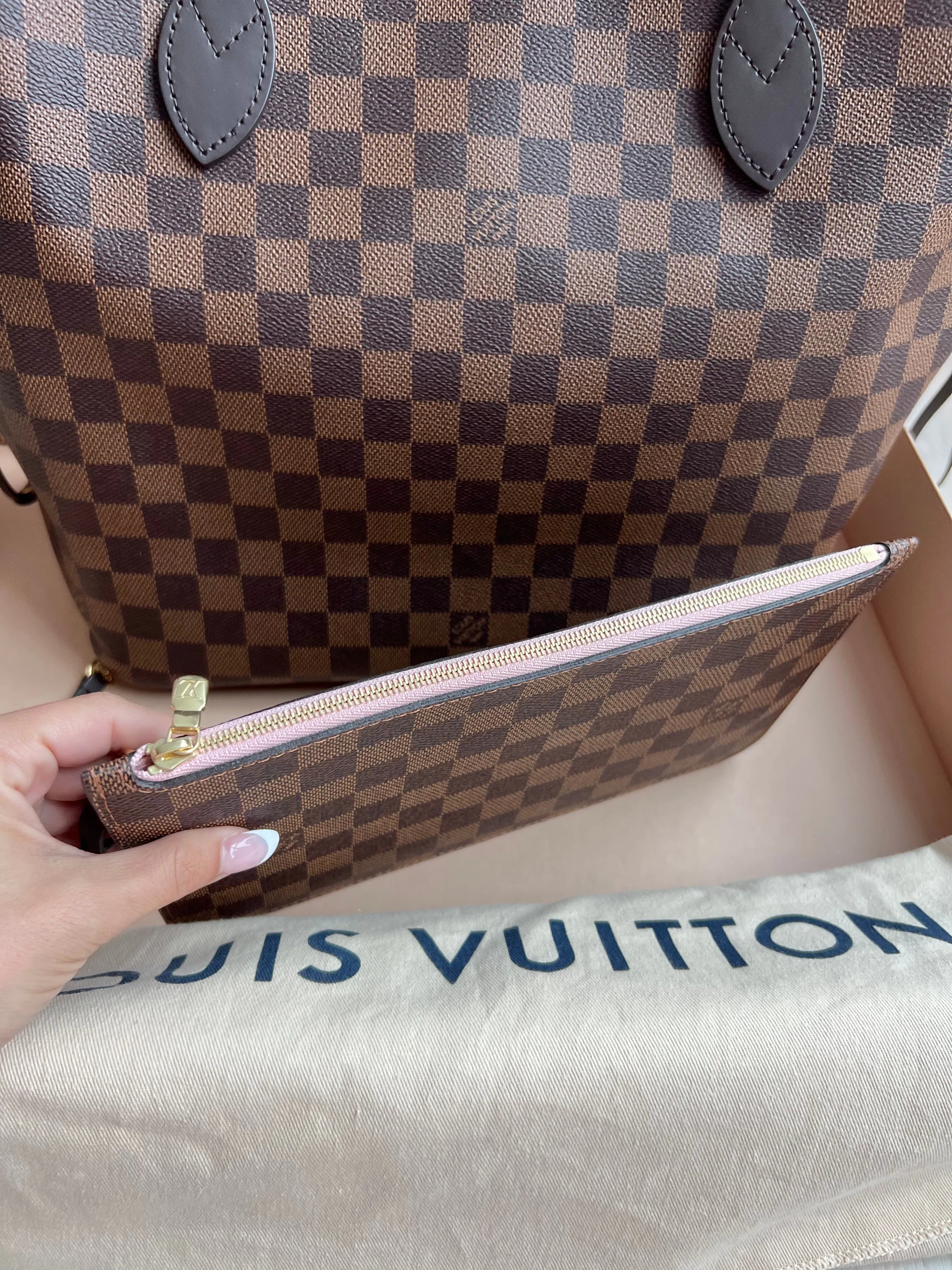 Louis Vuitton Neverfull Bag