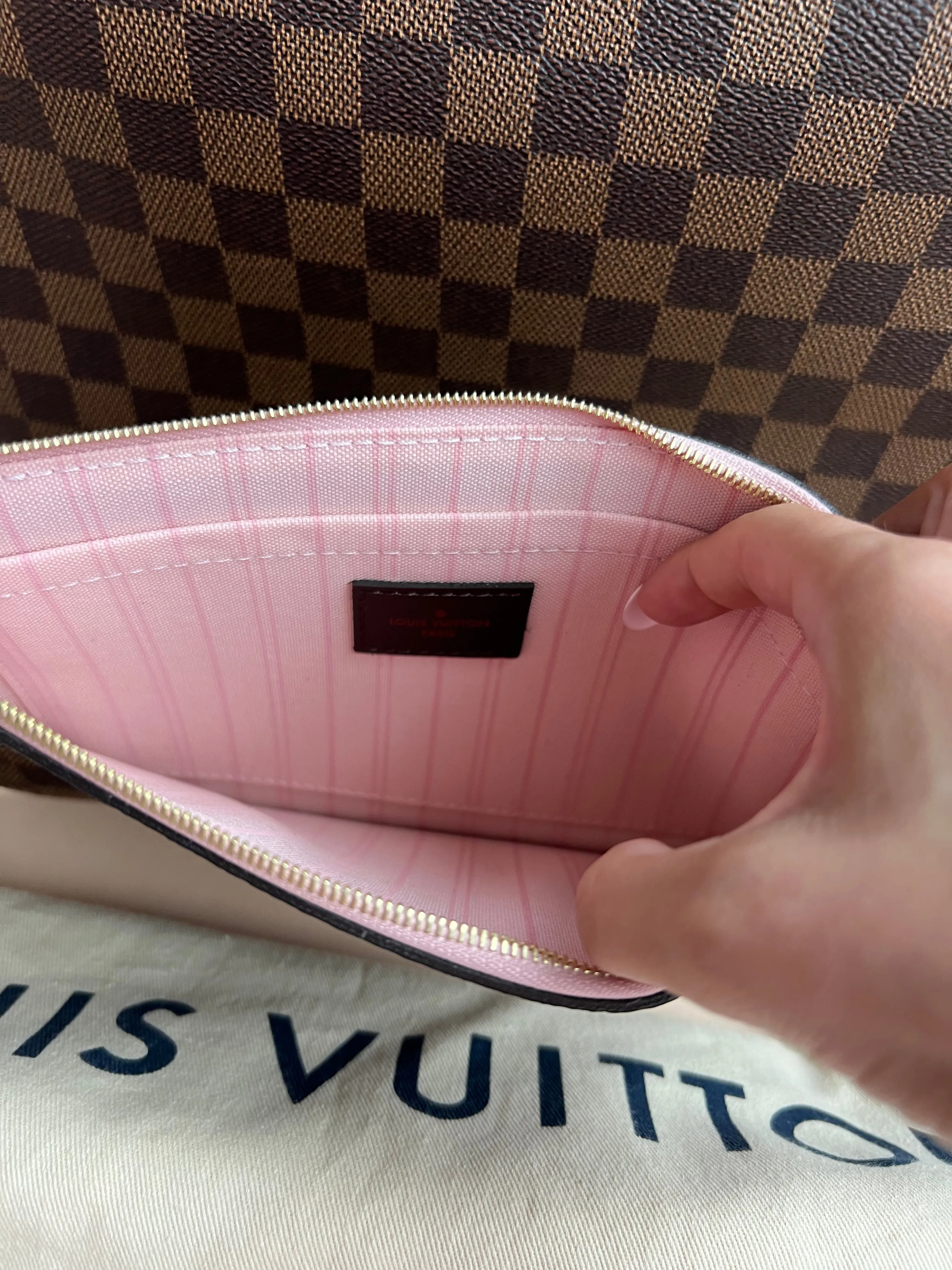 Louis Vuitton Neverfull Bag