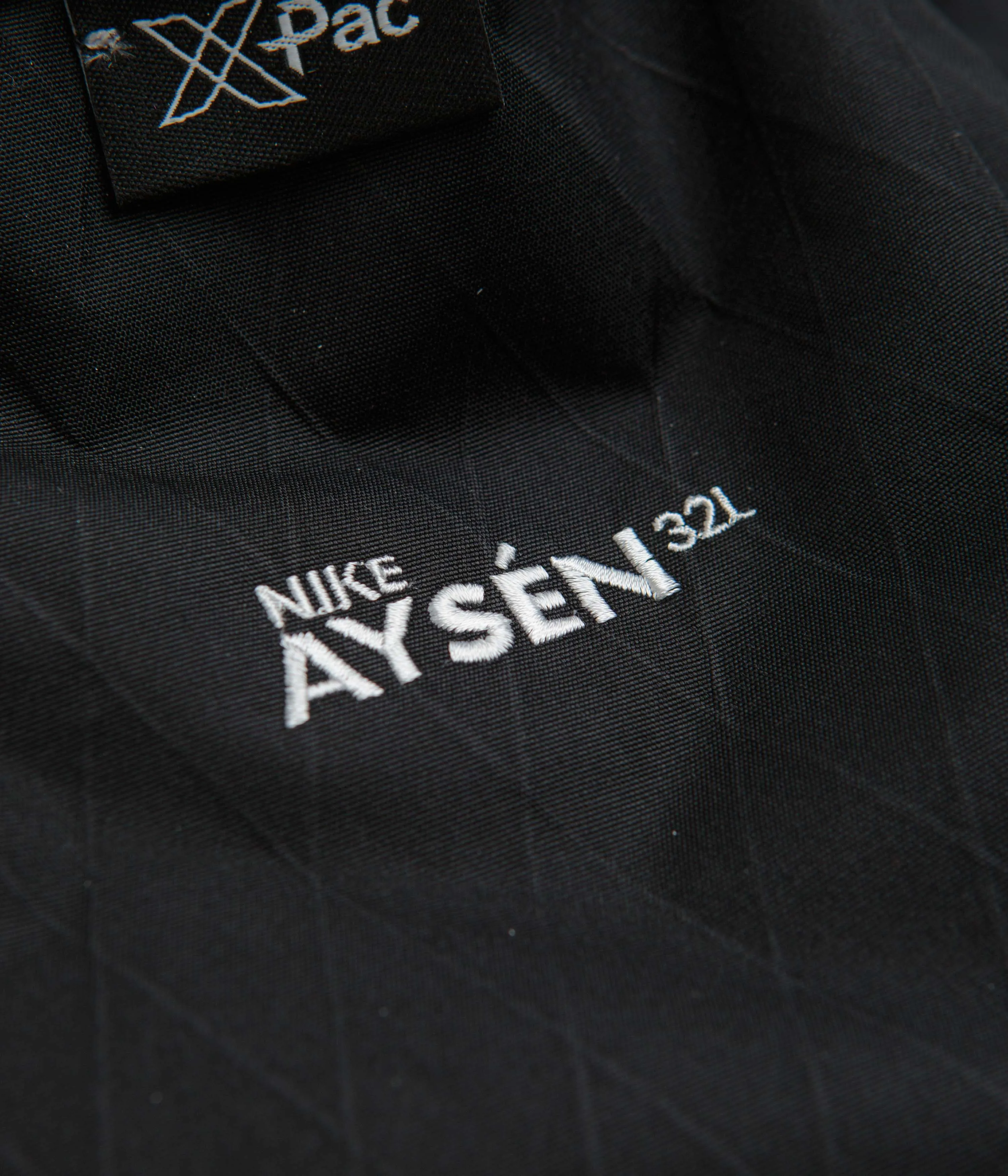 Nike ACG Aysen 32L Day Pack - Black / Cool Grey / White